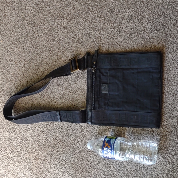 Vintage Unisex Authentic Fendi Shoulder or Crossbody bag - Picture 3 of 10